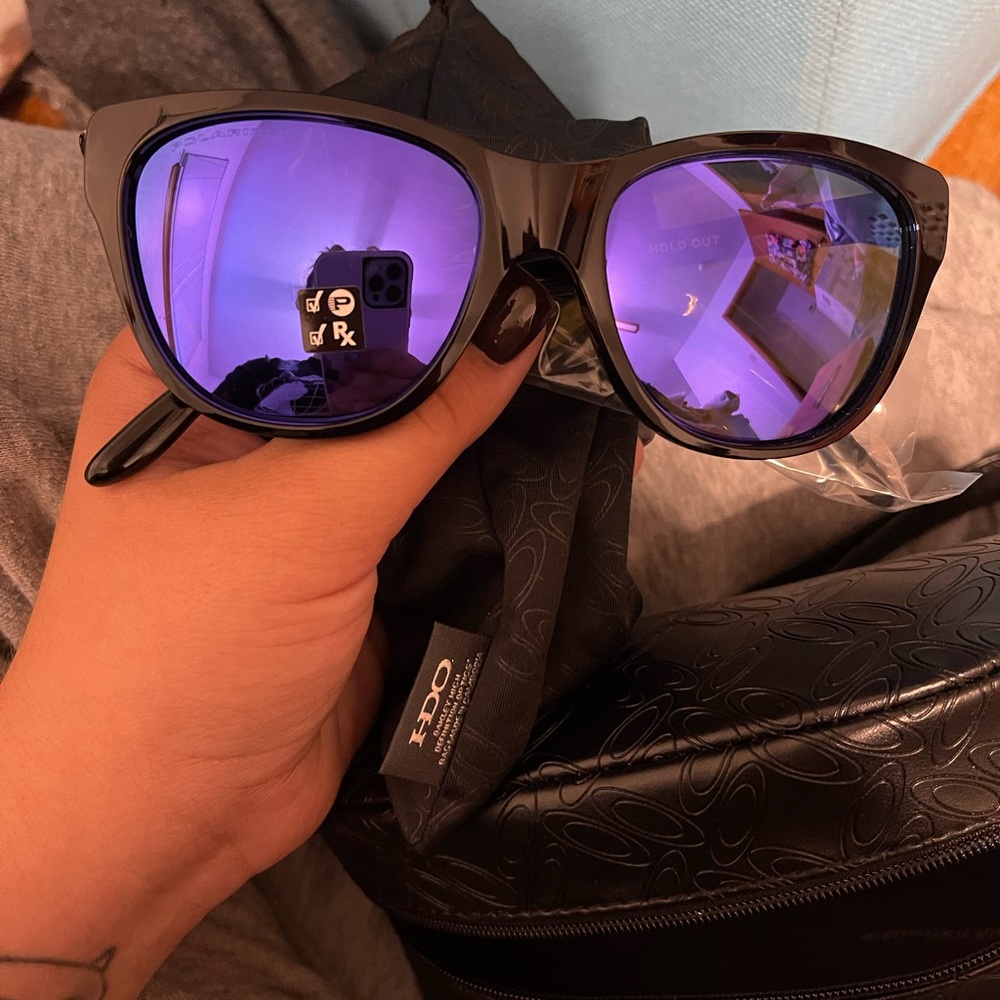 Brand new hold out Woman’s Oakley’s I paid $190 for them.